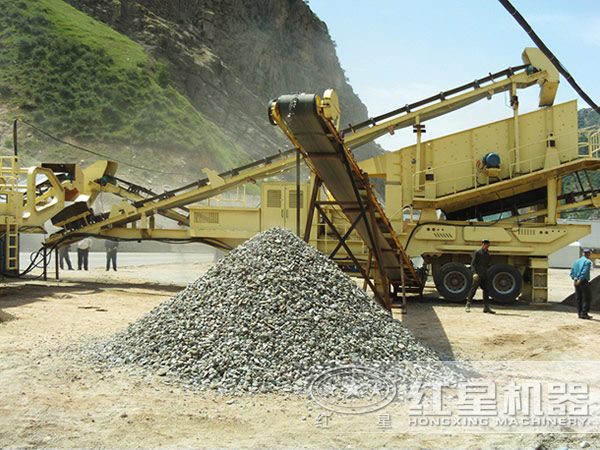 圓錐式移動碎石機生產現(xiàn)場